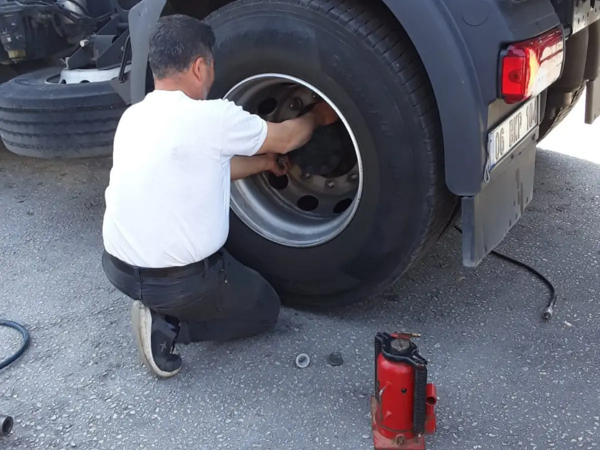 Akdeniz Oto Lastikçi